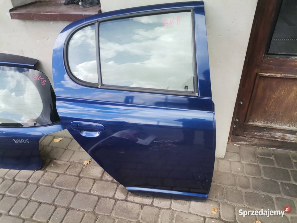 DRZWI PRAWY TYŁ TOYOTA YARIS 1 8K8