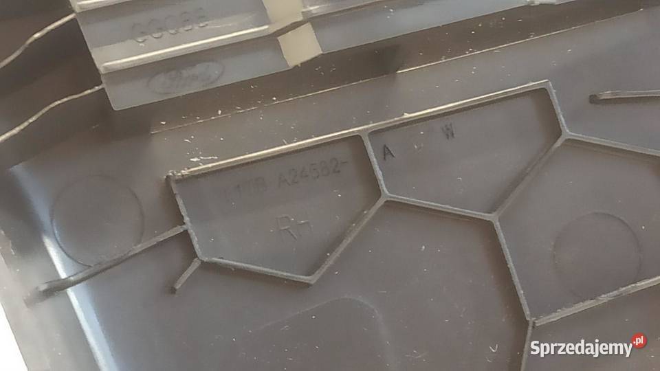 FORD PUMA OSŁONA SŁUPKA PRAWA L1TBA24582