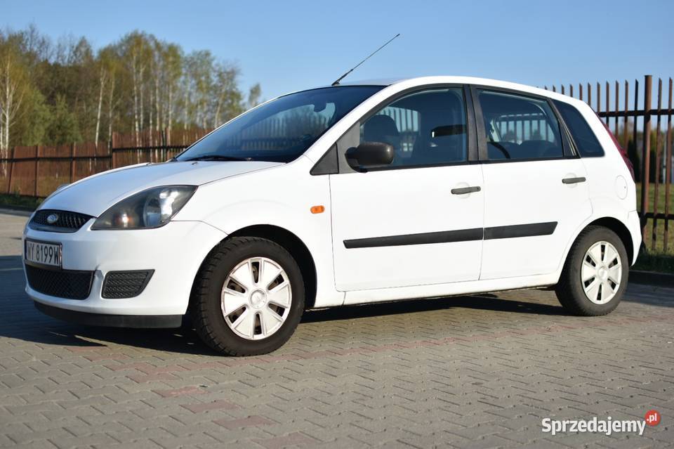 Sprzedam Forda Fiestę MK6 z 2008 roku biały