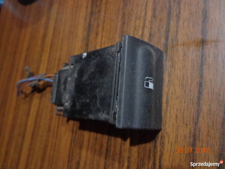 Skoda Octavia I Przełącznik przycisk otwierania Łódź sprzedam