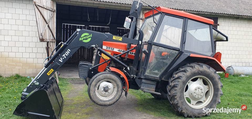 Ładowacz czołowy firmy Agrosped model V700 Zabłocie