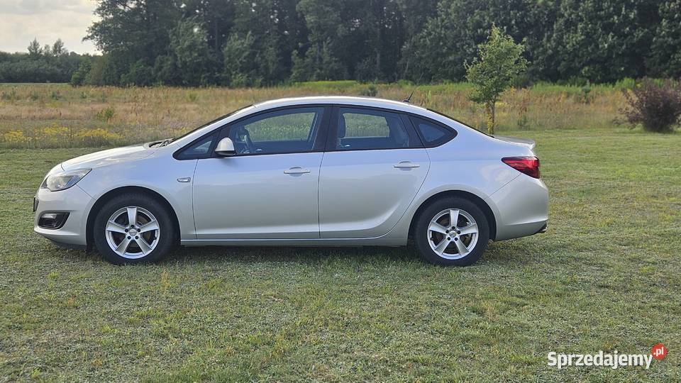 Opel Astra J Sedan 14 Turbo 140 LPG Salon