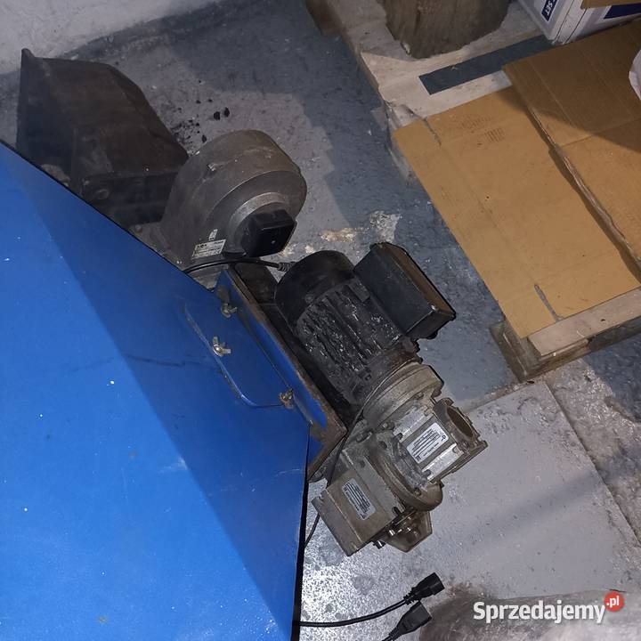 Sprzedam używany piec z podajnikiem z dodatkowym Rogów