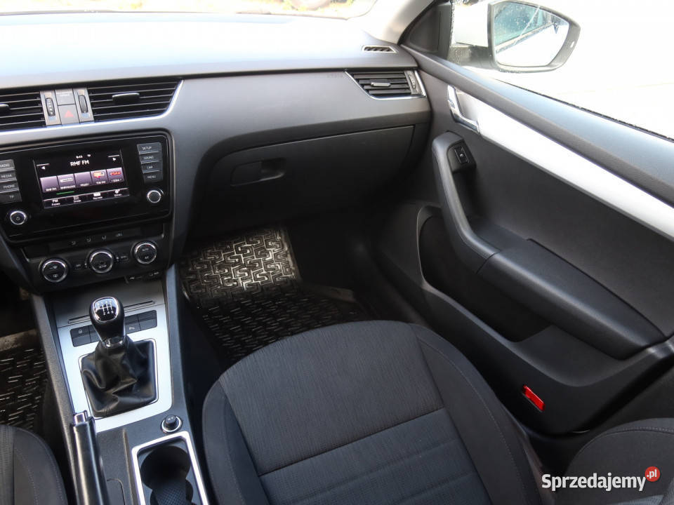 Skoda Octavia 14 TSI światła przeciwmgielne Katowice