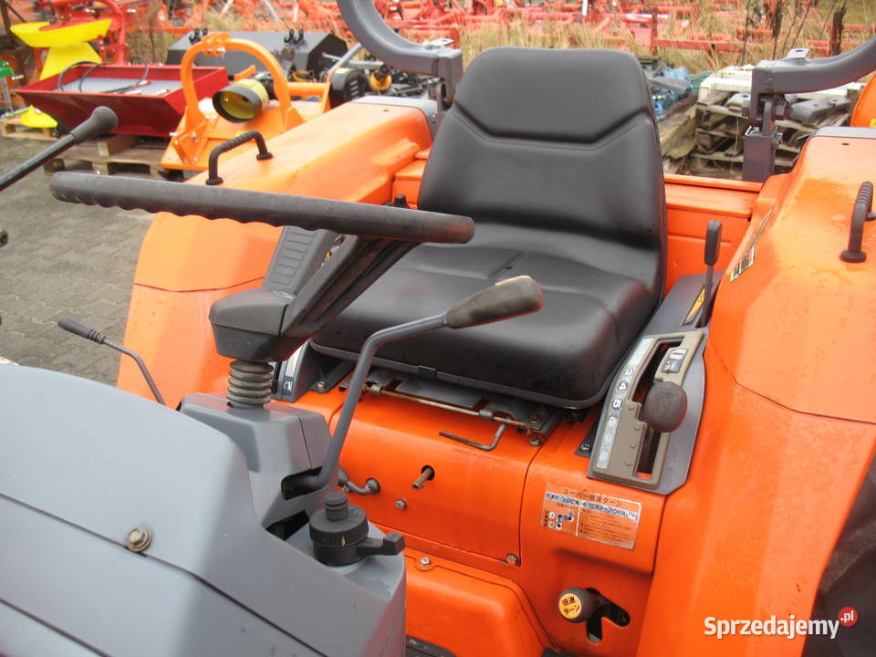 Kubota 4x4 tur do obory tunelu ogrodu ładowacz Mroków sprzedam