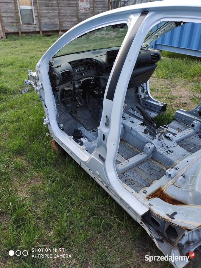 Toyota Yaris 4 na cześć wielkopolskie Ostrów Wielkopolski sprzedam