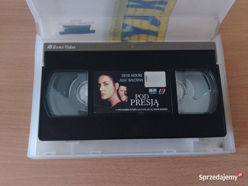 Kaseta video VHS z filmem POD PRESJĄ D Moore A