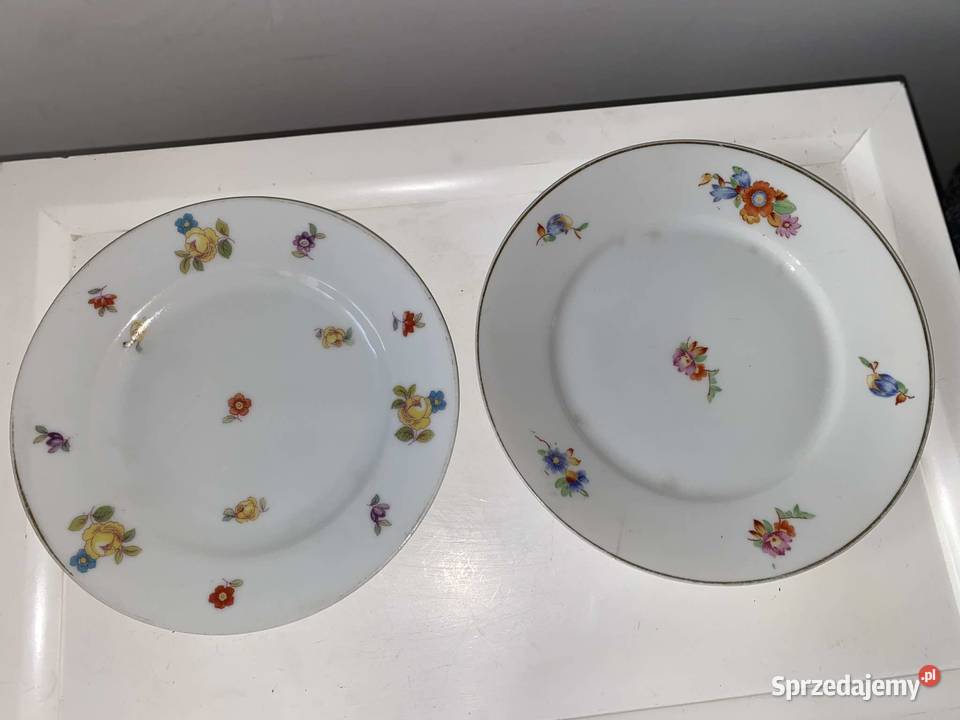 porcelanowe dwa talerze z kwiatami z sygnatura 2 Kraków