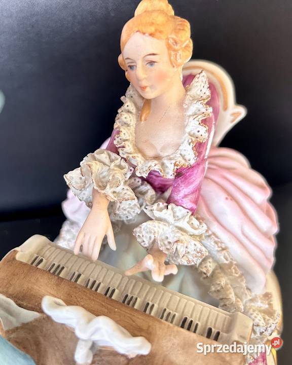 Porcelanowa figurka muzykujących dworzan biskwit Zbrosławice sprzedam