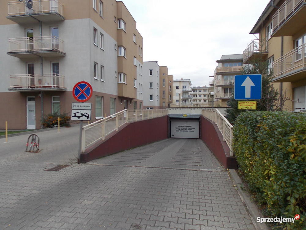 garaż Poznań Pobiedziska Miłostowo w budynku Poznań