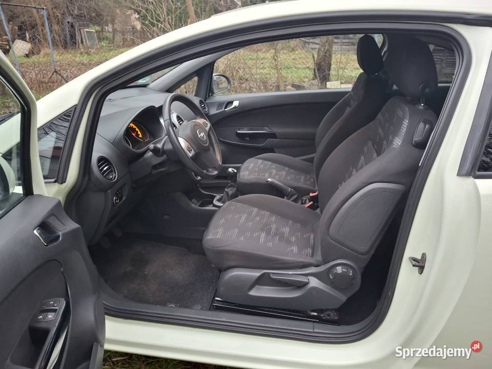 opel corsa 14 benzyna 93000 2011 bezwyp oryginał elektryczne szyby łódzkie Łódź