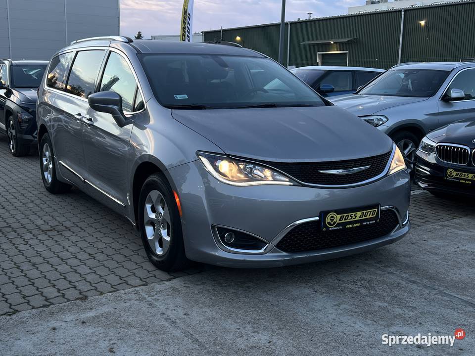 Chrysler Pacifica 2017 światła przeciwmgielne Warszawa