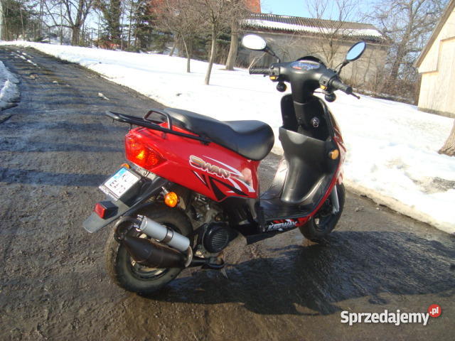 czerwony skuter KEEWAY SWAN 50 kask Łososina Dolna