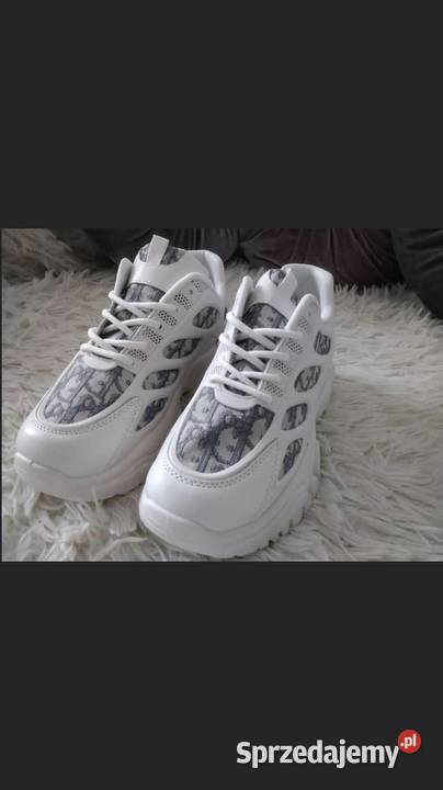 Buty sportowe na grubej podeszwie