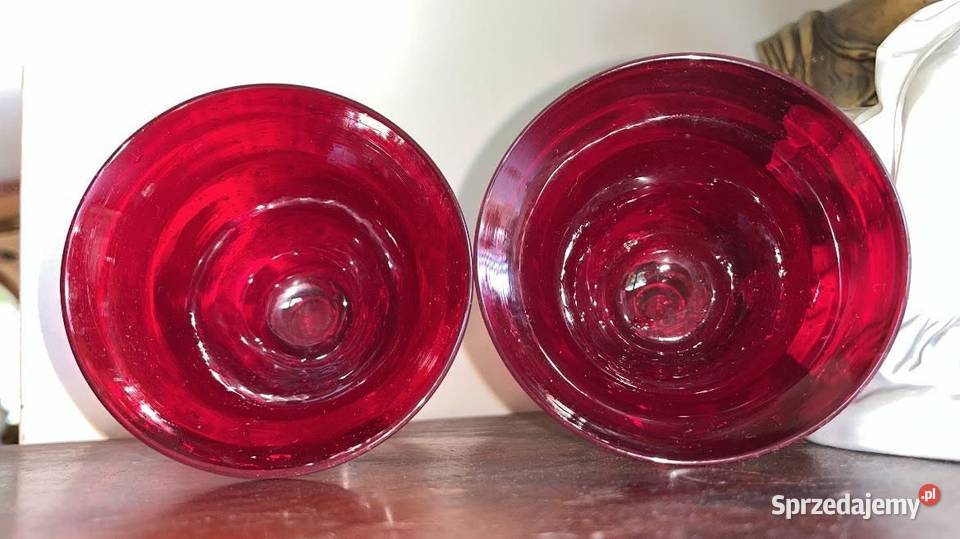 Kielich Ze szkła czerwonego Na nóżce z pomorskie sprzedam