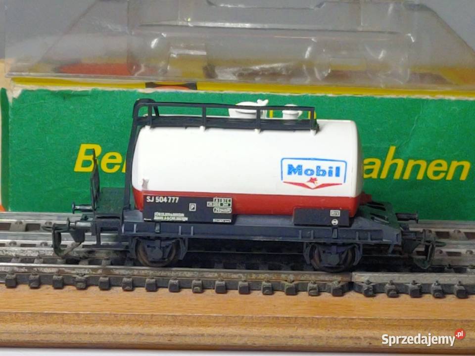 Cysterna Mobil SJ 504 777 czerwonobiała do TT Kraków