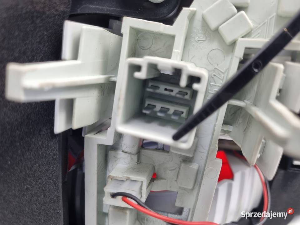 LAMPA PRAWA Volvo S60 II 1013r TYLNIA TYLNA Części samochodowe Chełm