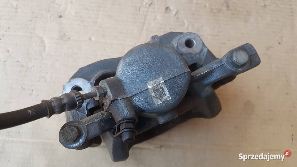 BMW 218d seria 2 F45 Active Tourer zacisk