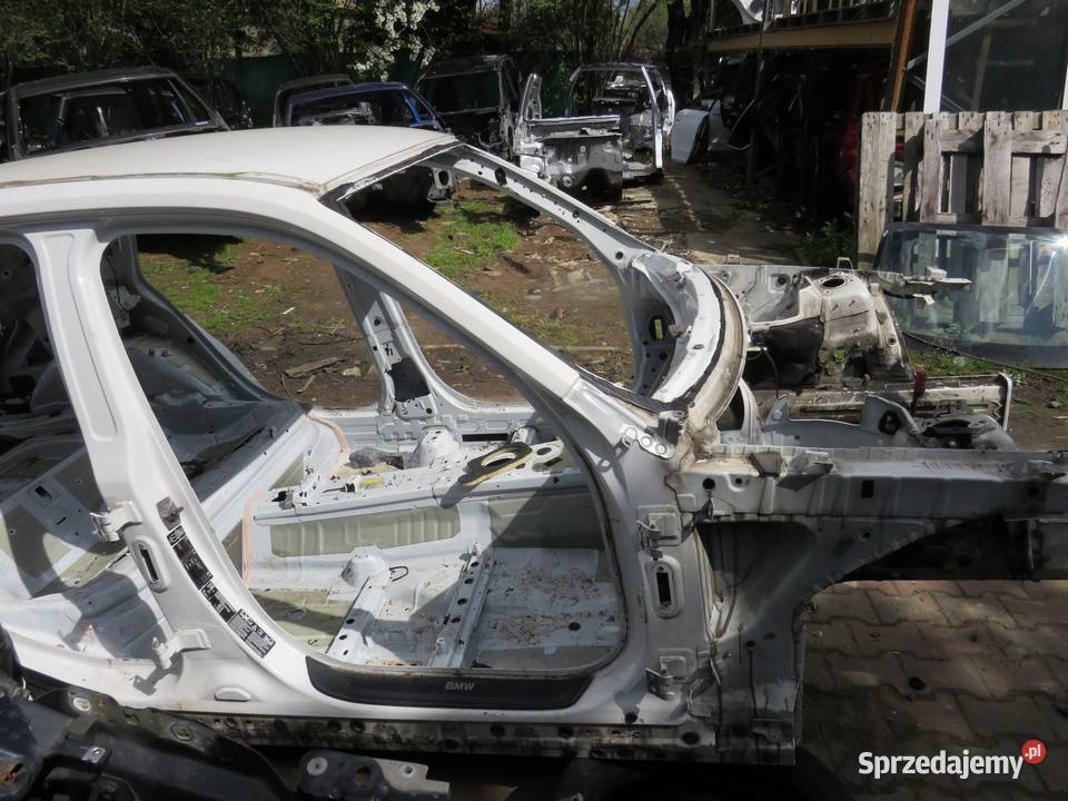 PRÓG SŁUPEK PRAWY BOK BMW X1 E84