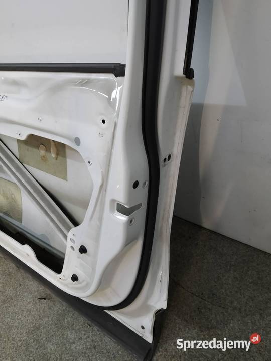 DRZWI PRAWE PRZÓD BIAŁE LEKKO USZKODZONE VW świętokrzyskie sprzedam