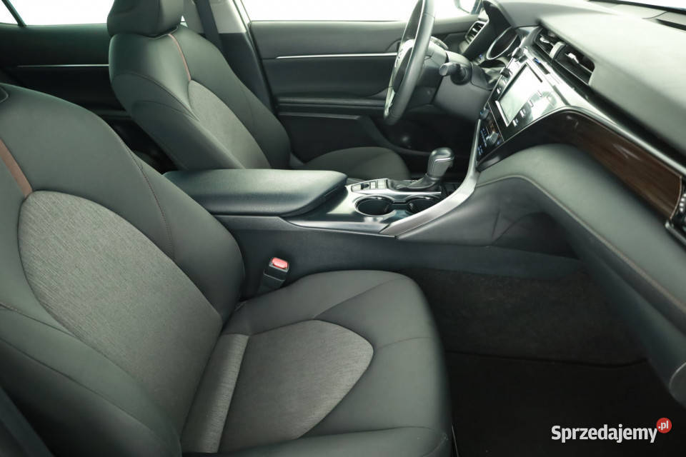 Toyota Camry 25 Hybrid Rok produkcji 2020