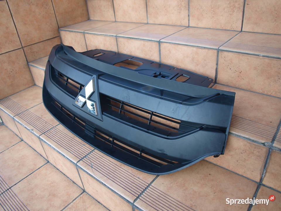Mitsubishi Express grill chrom atrapa przód 2020 Części samochodowe sprzedam