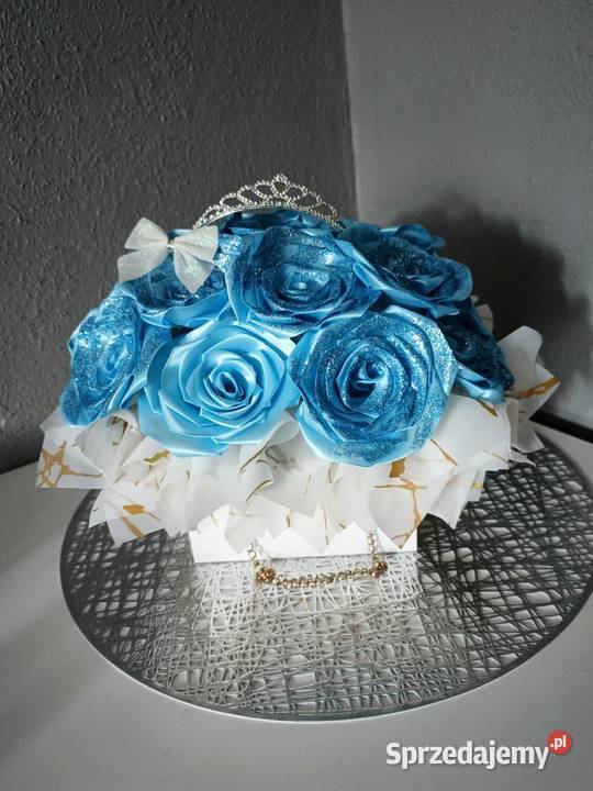 Flowerbox z niebieskich róż ze wstążki Opole
