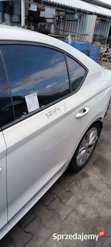 DRZWI LEWE TYŁ SKODA OCTAVIA IV LF9E ORYGINAŁ Pozostałe Lipno