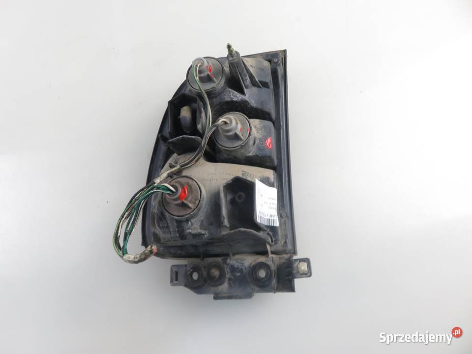 LAMPA PRAWA TYLNA TOYOTA RAV 4 I