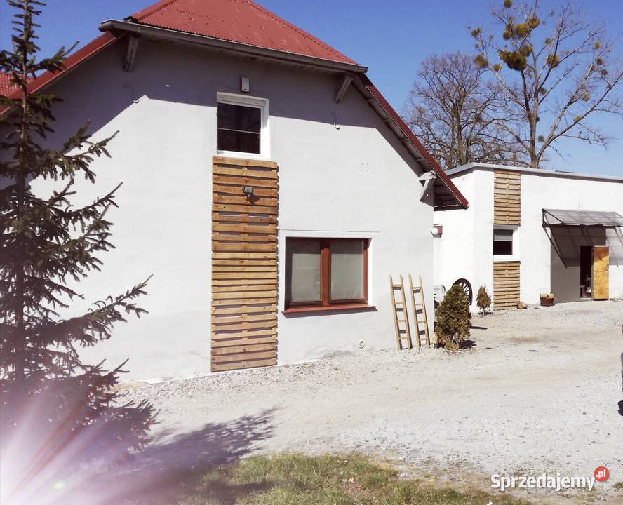 Dom mieszkalny z dwoma budynkami warsztatowymi 3000m2 Perzów