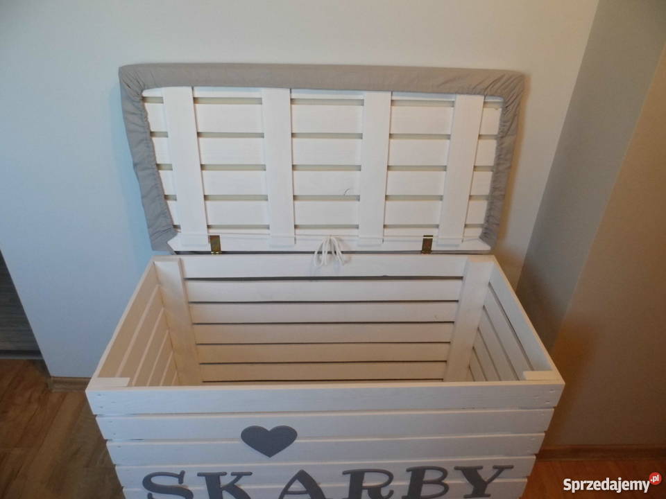 Duża skrzynia drewniana biała zamykana pufa Sieradz