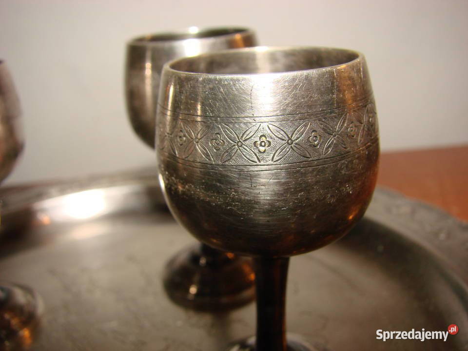 taca z kieliszkami plater