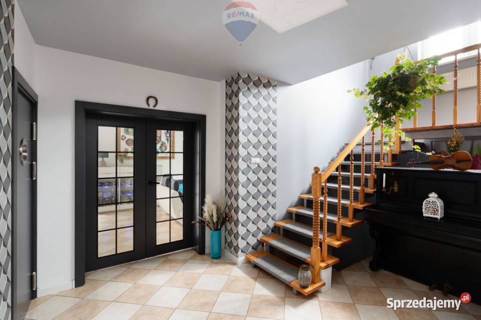 Dom z pełną piwnicą i ogrodem Starołęka dachówka Poznań