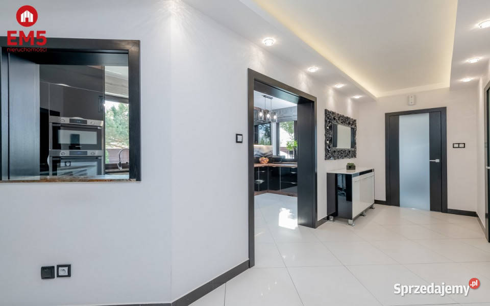 sprzedaży domu wolnostojącego 390m2 Nowodworce