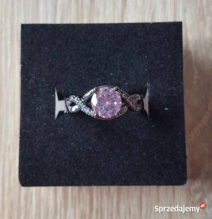 Nowy czarny pierscionek rózowa cyrkonia oczko zachodniopomorskie Szczecin sprzedam