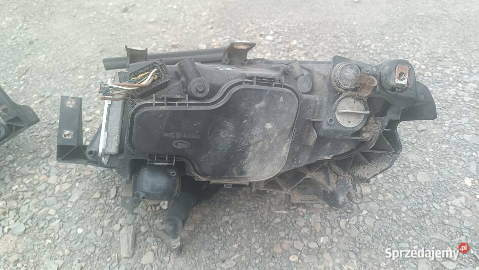 Prawa lewa lampa przednia przód BMW E90 E91 małopolskie Radłów sprzedam