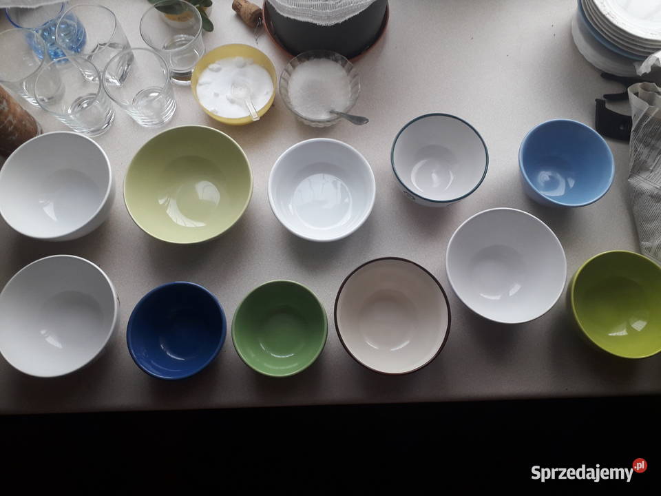 Zestaw miseczek różnych kolorów wielokolorowy Warszawa