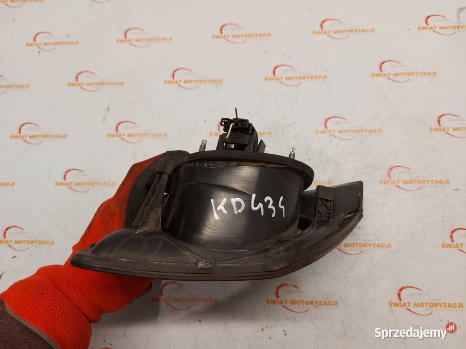 VW GOLF V PLUS 06r lampa prawa tył w klapę