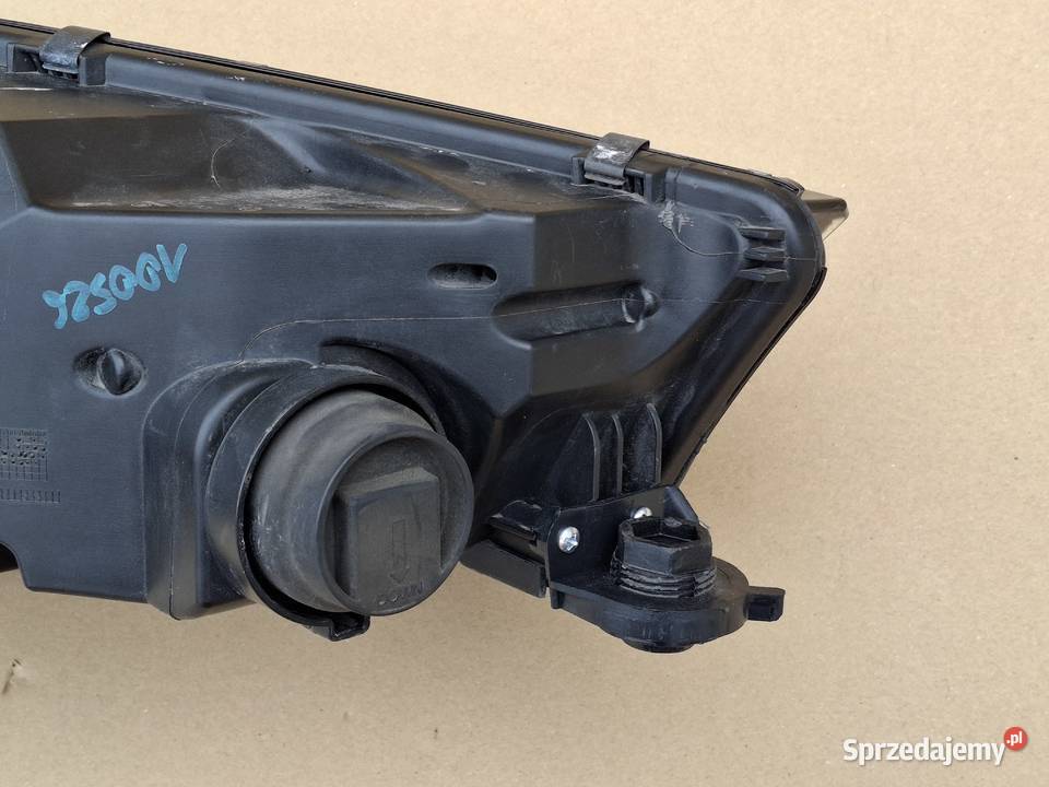 AUDI A4 B9 W8 15 REFLEKTOR LEWY XENON LED LAMPA Bieleń