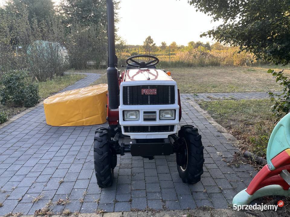 Traktor Yanmar 14D z nową kosiarką rotacyjną Napęd 4x4 Rytwiany