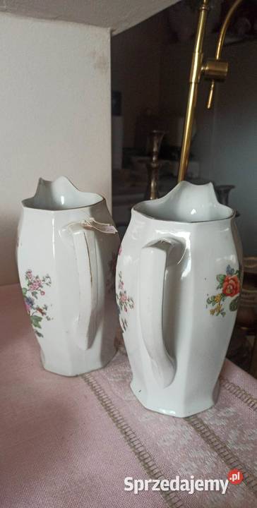 Dzbanek z pawiem biała porcelana
Bez sygnatury
O