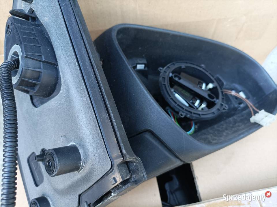 Toyota Aygo II lusterko obudowa prawa 5 pin osobowe Włocławek