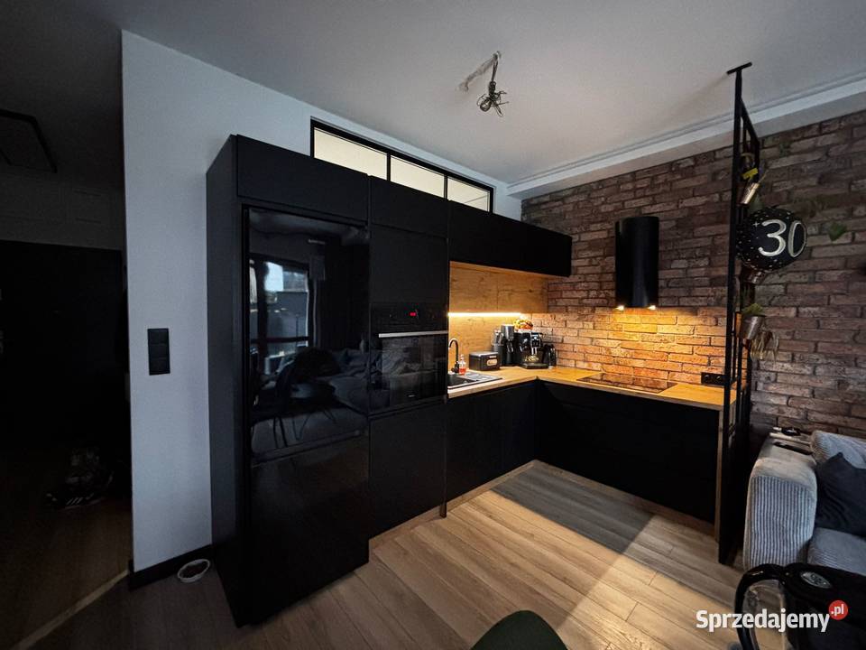 sprzedam uzywana kuchnie w bardzo dobrym stanie 3 letnia ze sprzetami