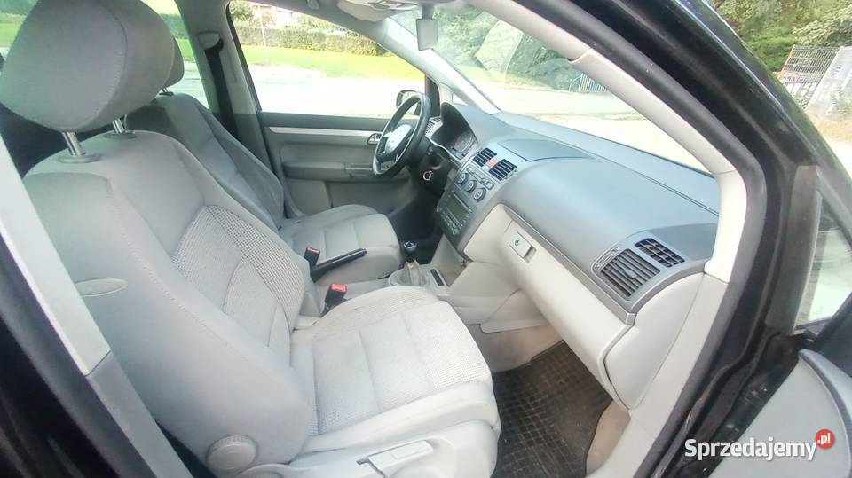 Śliczny VW Touran 5 osobowy zamiana Paczków