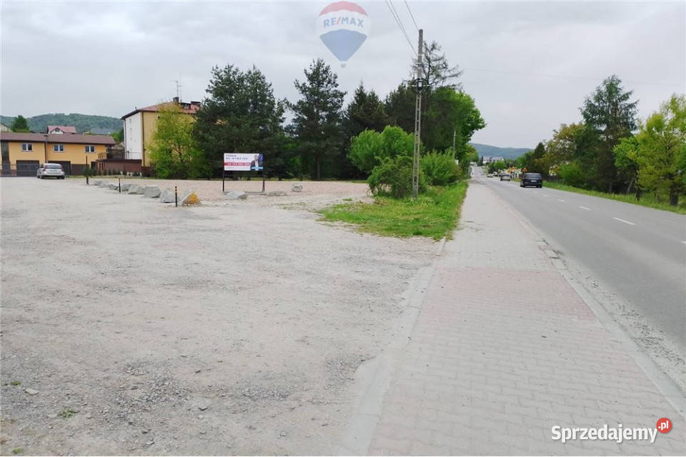Plac głównej drodze daj się zauważyć Zarzecze