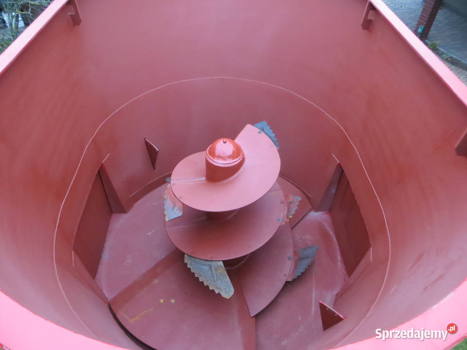 Paszowóz Wóz paszowy TRIOLIET Solomix 1000 Trioliet Cielcza