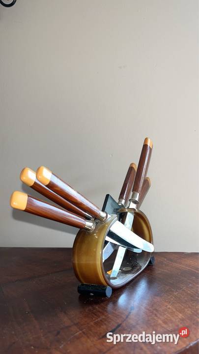 Nożyki do owoców na stojaczku 6 nożyków o dl 17 sprzedam