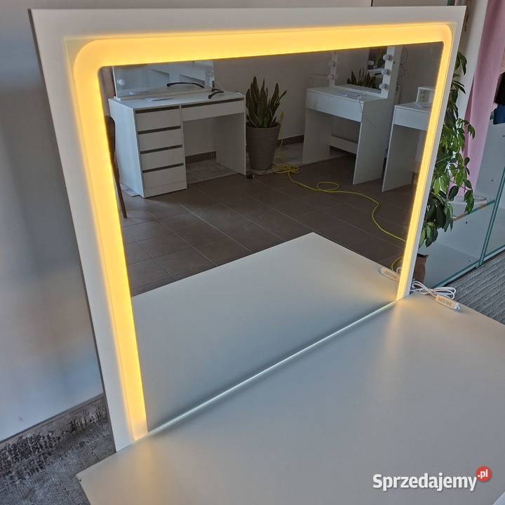 TOALETKA KOSMETYCZNA NOWA Z OŚWIETLENIEM Dom i Ogród Rudno