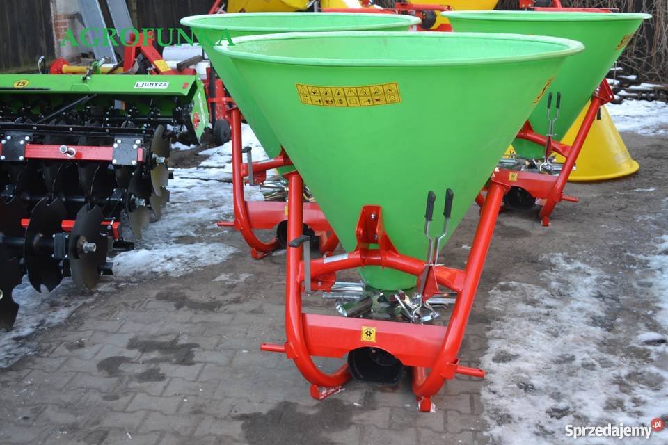 Rozsiewacz lejek lej jednotarczowy Strumyk 500L Władysławowo