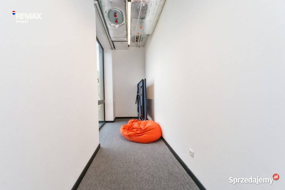 Nowoczesna siedziba firmy 360 m i parking Bielsko-Biała
